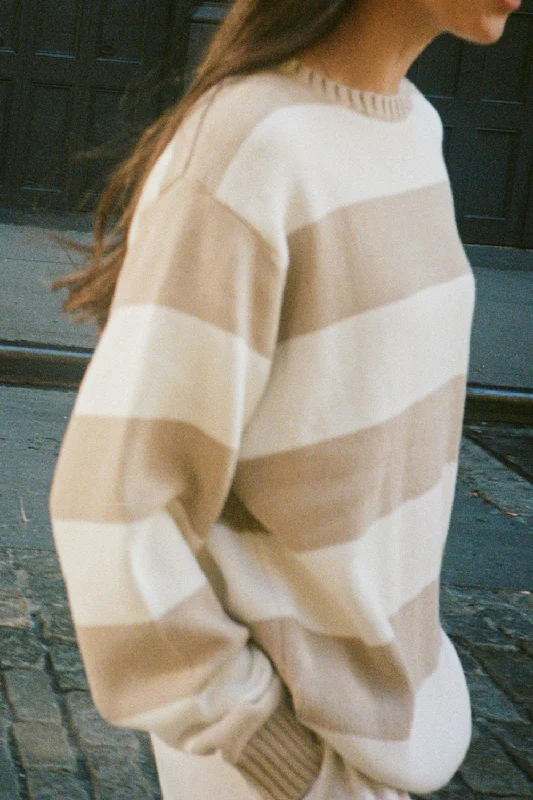 Latte Ivory Stripes / Oversized Fit